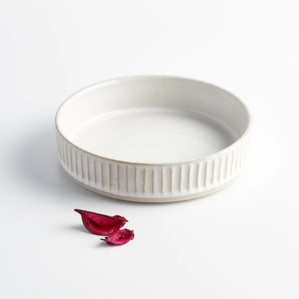 Natural White Scalloped Stoneware | Dog Food Bowl