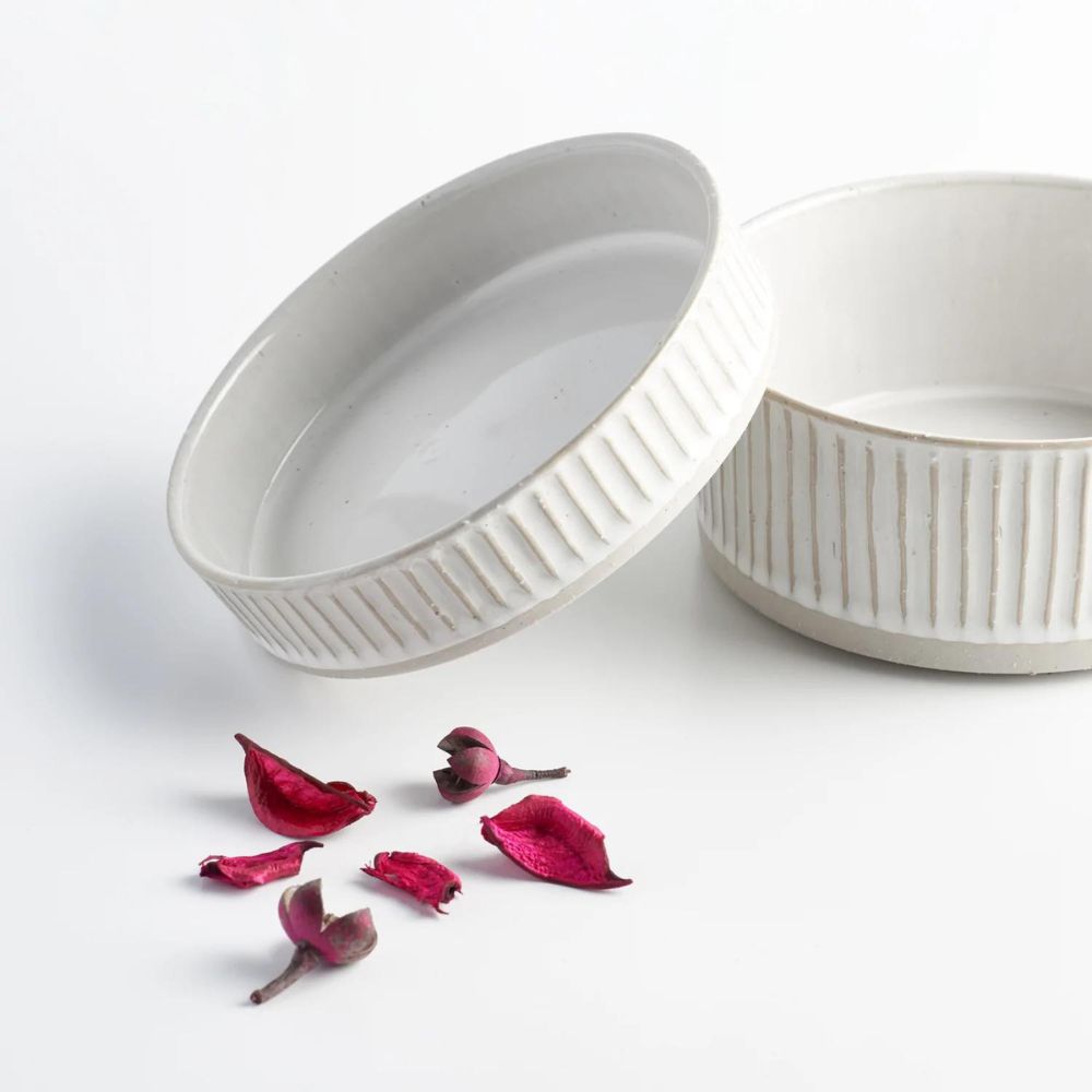 Natural White Scalloped Stoneware | Dog Food Bowl